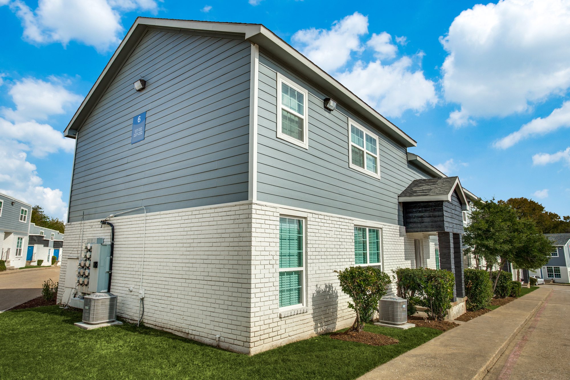 Casas Unicas — Dallas, Texas
