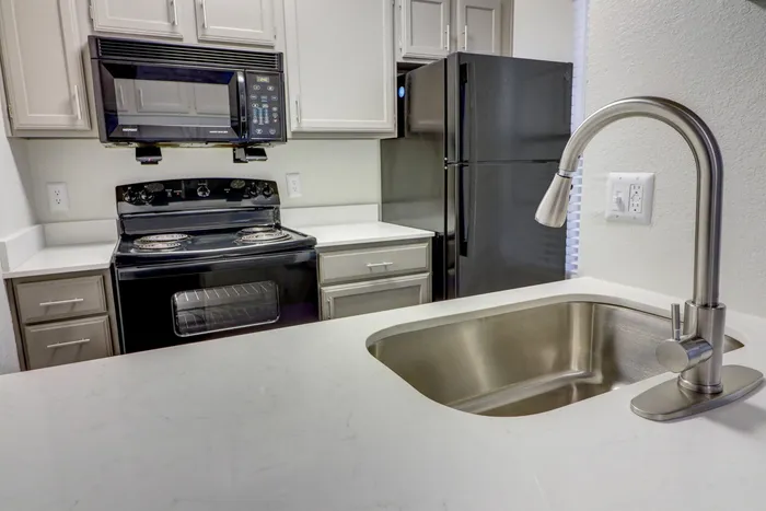 Lakeland Apartments photo 3
