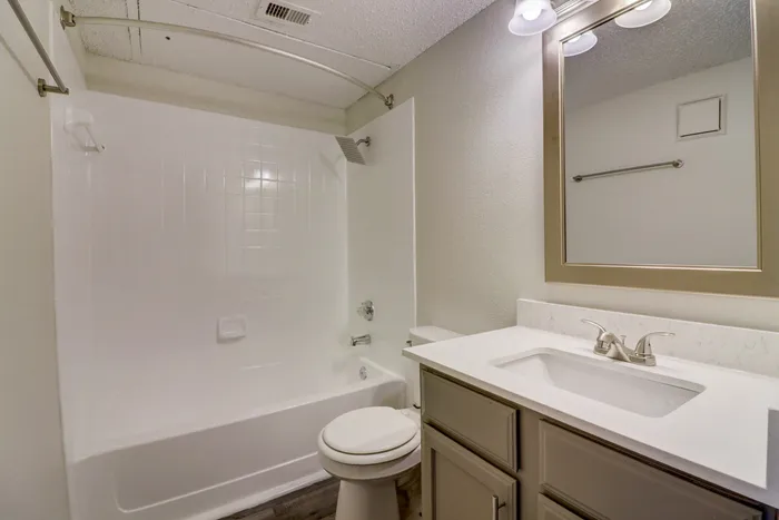 Lakeland Apartments photo 2